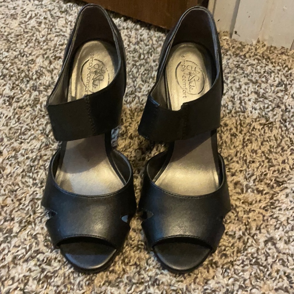 Black dress shoes 7 wide